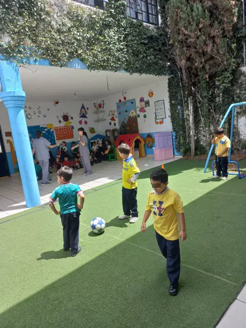 Patio y área de juegos